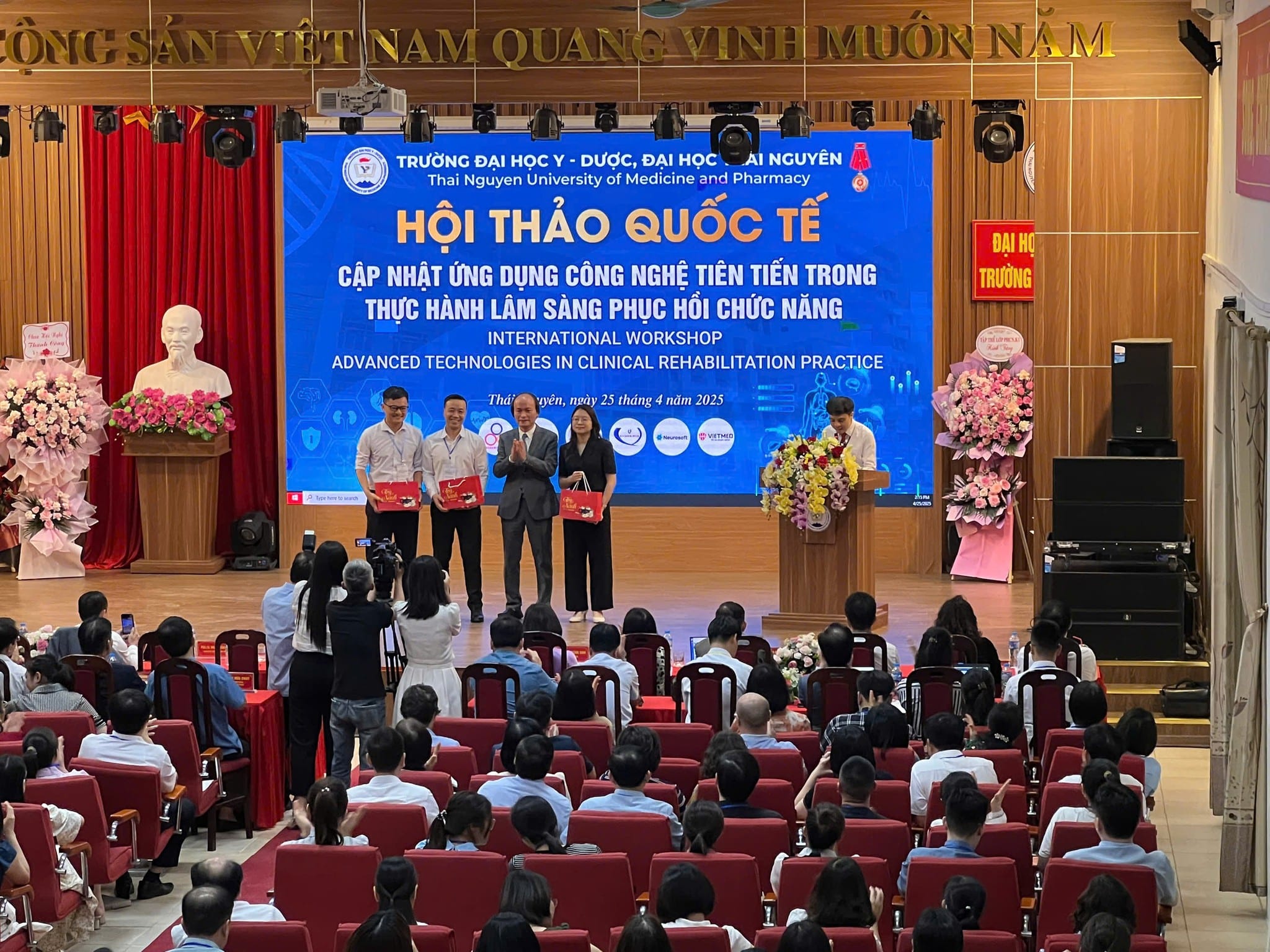 Hội Thảo Quốc Tế : " Cập nhật ứng dụng công nghệ trong thực hành lâm sàng phục hồi chức năng "
